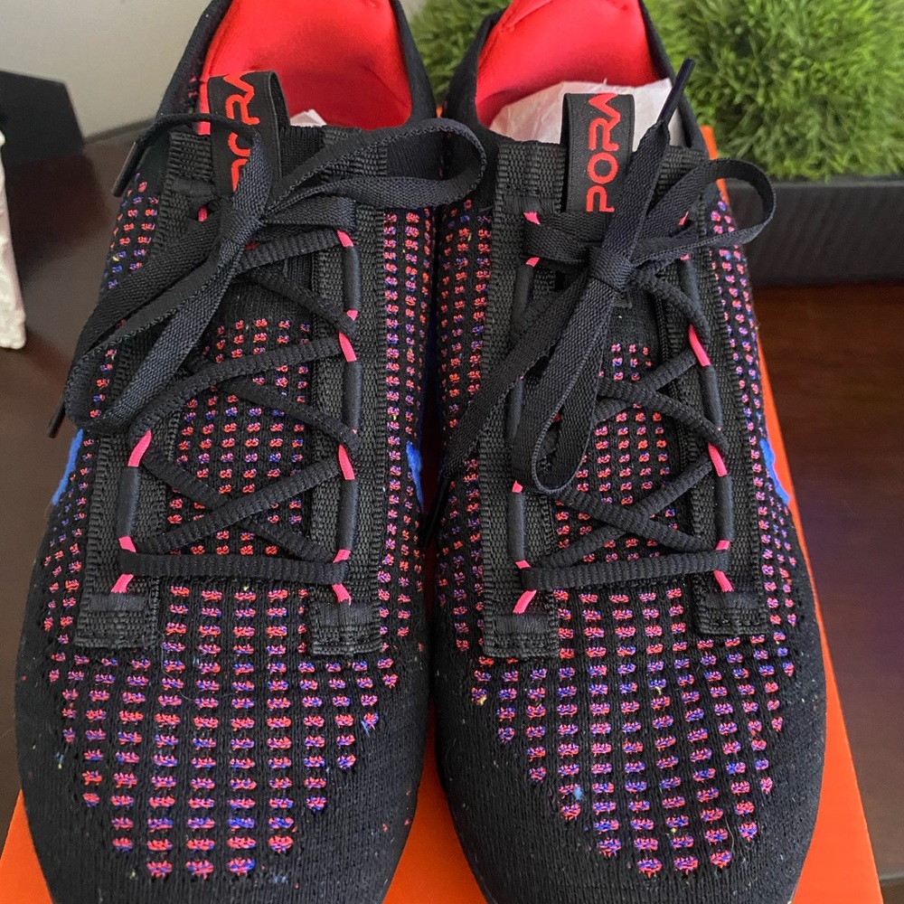 Nike Women's Black Pink Blue Vapormax Knit Sneakers - Picture 5 of 5